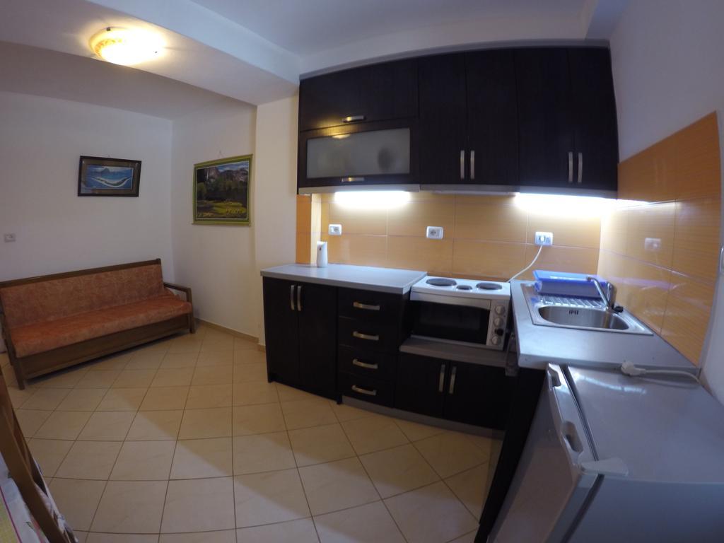 Petro'S Apartments Ksamil Exterior photo