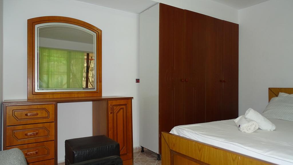 Petro'S Apartments Ksamil Exterior photo