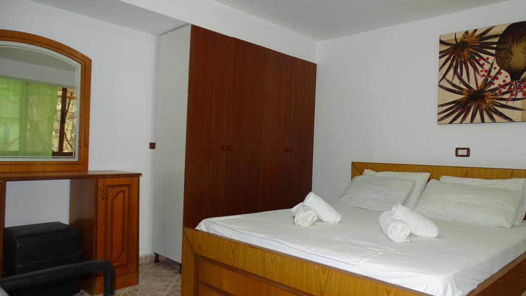 Petro'S Apartments Ksamil Exterior photo