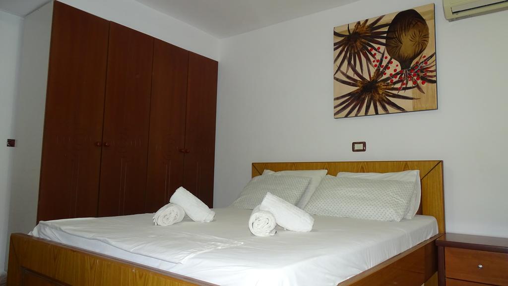 Petro'S Apartments Ksamil Exterior photo